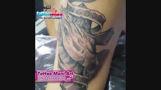 تتو صلیب و دست دعا روی بازو