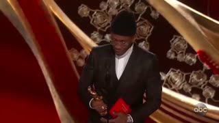 اهدای جایزه بهترین نقش مکمل مرد جشن اسکار برای فیلم کتاب سبز به Mahershala Ali