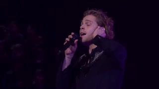 اجرا Young Blood از 5SOS - پیشنهادی