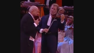 اجرای قطعه "چوپان تنها"توسط گئورگه زامفیر و ارکستری به رهبری آندره ریو