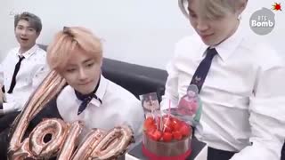 Taehyung ♥ BANGTAN BOMB ♥ سورپرایز کردن تهیونگ (؟) برای تولدش BTS * بنگتن بمب جدید