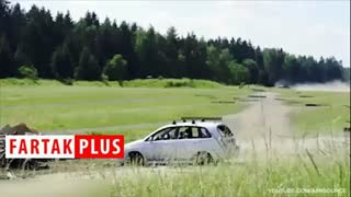 عبور تانک با سرعت زیاد از روی چندین خودرو