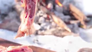 آشپزی در طبیعت: یک روز برفی و درست کردن مرغ سرخ کرده