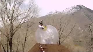 شیرجه در سوراخ توپ ژله ای
