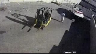هر وقت فکر کردی از تو بد شانس تر نیست....