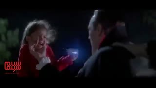 سکانس رویارویی دختربچه با دراکولا در فیلم جوخه هیولا (1987)