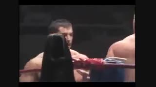 مبارزه اول اندی هوگ در برابر مایک برناردو