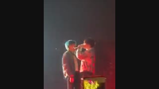 فقط یع انگشتـ تا کیسـ موندع بود (vkook/taekook/BTS/بی تی اس/تهکوک/vkook is real)