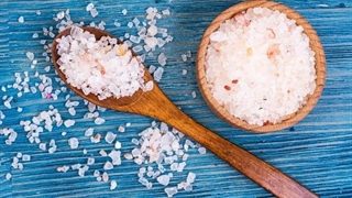 پیچیده ترین مکانیزم برای نمک زدن به غذا