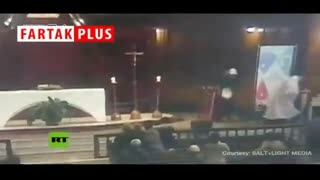 لحظه چاقوخوردن کشیش در کلیسا