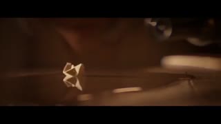 آورورا-موزیک ویدیوی  نیمی از جهان دور است-AURORA - Half The World Away