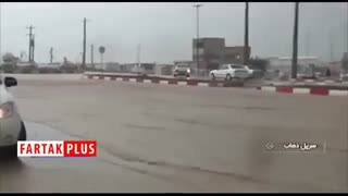 سیل به سرپل ذهاب رسید/ زلزله زدگان اسیر سیلاب شدند + فیلم