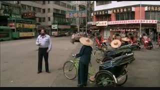 نمایی از فیلم پاگنده به هنگ کنگ می رود (۱۹۷۵)