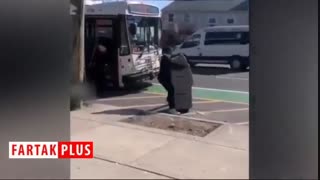 تلاش دزد آمریکایی برای سرقت دستگاه ATM در روز روشن