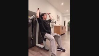 وزنه زدن جونگکوک قوی کی بودهههههههههه؟(دوستم دنبال شه لطفا)مرسیییی