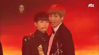 تنها مرد ایستاده !!