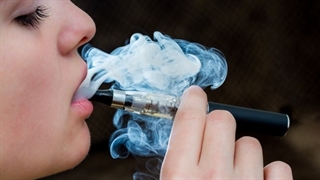 موافقان و مخالفان ممنوعیت فروش سیگار الکترونیکی چه می‌گویند؟