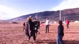 پاراگلایدر سواری سمیرا حسینی ارتودنسی