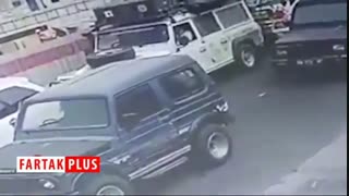 لحظه بلعیده شدن خودرو‌ها توسط زمین