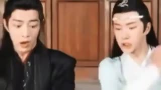 ترسیدن پسر کیوتی ب نام Wang yi bo
