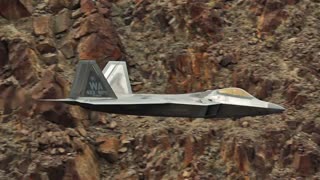 طنازی پرنده های جنگنده در دره مرگ آمریکا/ایستگاه پرواز