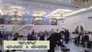 به پرواز درآوردن میز توسط شعبده باز