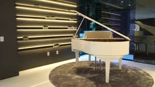 Modern villa on Lago Vista Street, California