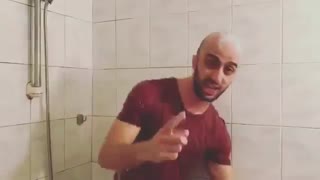 کچلا با چی سرشونو میشورن ؟