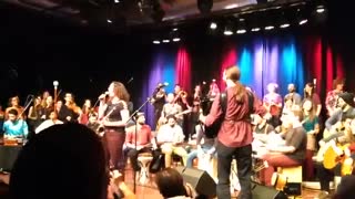 اجراى گروهى از آهنگ هاى معروف چند کشور مختلف در شهر توبینگن آلمان