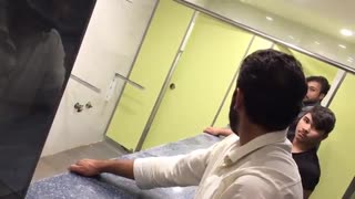 روشویی کورین و نصب پارتیشن سرویس بهداشتی