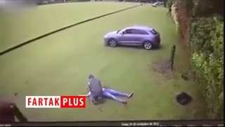 بیهوشی یک مرد از جفتک ناگهانی اسب