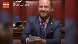 لحظه خواستگاری نماینده مجلس ایتالیا از دختر مورد علاقه خود